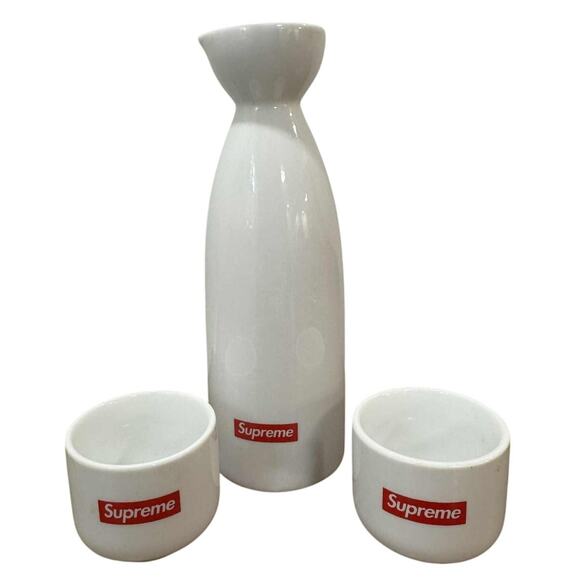 Supreme Sake Set (FW17 Ceramics) – Bottle + 2 Cups – Like New - Picture 3 of 5
